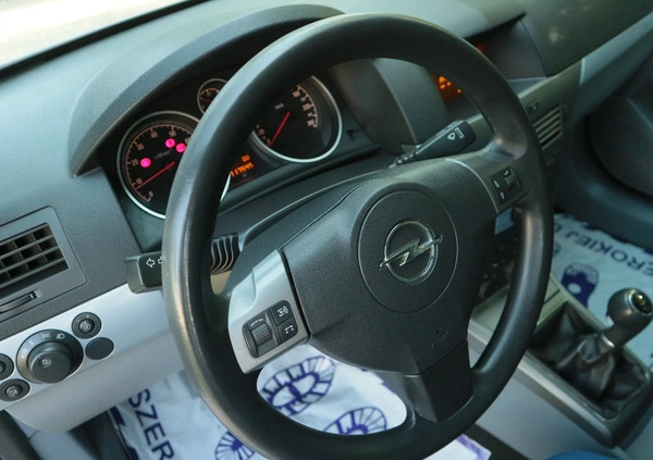 Opel Astra cena 14500 przebieg: 117500, rok produkcji 2004 z Józefów małe 497